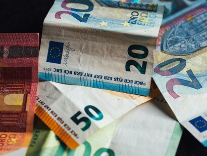L'Unione Europea ha implementato nel 2024 nuovi standard tecnologici per la segnalazione delle transazioni sospette, migliorando l'efficacia dei sistemi di monitoraggio antiriciclaggio