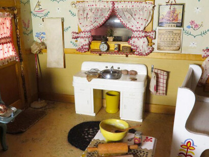 Frances Glessner Lee, Kitchen (detail), about 1944-46. Collection of the Harvard Medical School, Harvard University,
Cambridge, MA, courtesy of the Office of the Chief Medical Examiner, Baltimore, MD