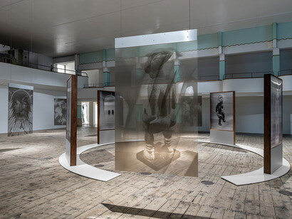 Hank Willis Thomas e Man Ray, Tomorrow I shall contradict myself, veduta della mostra. Cortesia di Galleria Continua
