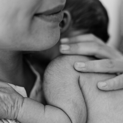 La clave del problema no está en amamantar o no, sino en garantizar que cada mujer tenga acceso a información clara, acompañamiento respetuoso y condiciones reales para elegir sin coacción