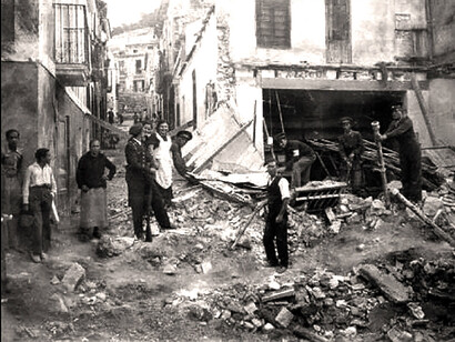 Ruinas tras el bombardeo al Mercado Central de Alicante, España