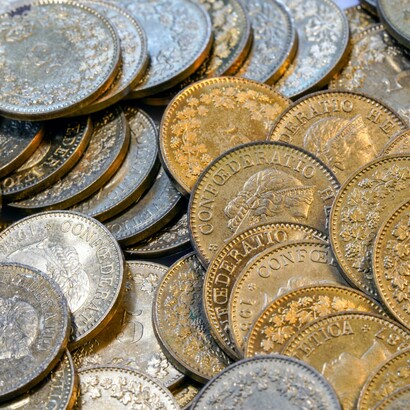 Il solidus di Costantino, con il suo oro stabile e puro, divenne per secoli un punto di riferimento per gli scambi nel Mediterraneo