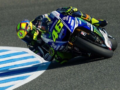 MotoGP. Valentino Rossi rozando el suelo con su rodilla derecha