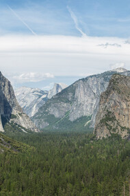 Parque Nacional Yosemite (Valle del Rio Merced). Izq: El Capitán; Centro-derecha: Half Dome;  Derecha: Cascada Velo de la Novia y arriba de la cascada las Rocas de la Catedral