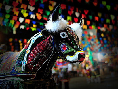 No Brasil, Bumba meu boi é uma das festas mais populares do folclore 