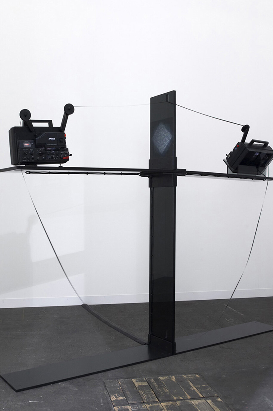 Elizabeth McAlpine
Ends( sprayed Sound), 2015
C-Type print
85x120 cm
Courtesy: Laura Bartlett Gallery, London and Rita Urso, Milan
