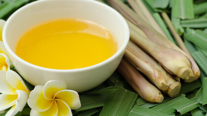 Olio essenziale di citronella per un massaggio antidolorifico