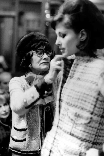 Coco Chanel durante una sfilata