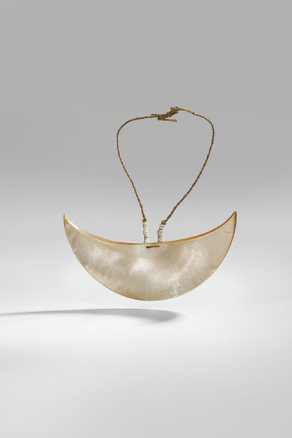 Pectoral, Île de Malaita, 20e siècle, Nacre, perles de coquillage, fibres végétales © musée du quai Branly
