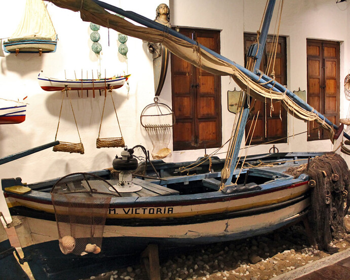 El arte de la pesca, Exhibition view. Courtesy of Museo Unicaja de Artes y Costumbres Populares