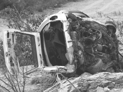 En la oficina de alquiler de carros de la Estación de Buses rentó uno, el más económico. Sorprendentemente se encontró que ese trámite, que había adivinado el más complicado, no le costó ningún trabajo