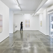 Philippe Decrauzat, Logo as sombras desaparecem, vista da exposição. Cortesia da Galeria Nara Roesler