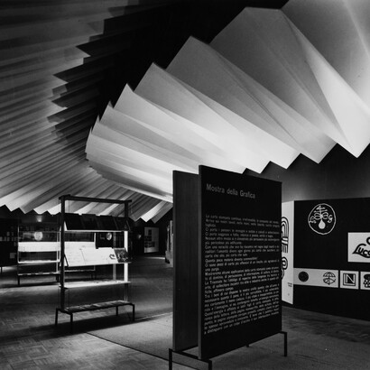 Franco Grignani, Allestimento del Padiglione della grafica alla Triennale di Milano, 1957, fotografia dell’epoca, © Matteo Zarbo