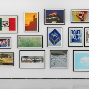 Antoni Muntadas, Outros lugares / Everywhere, vista da exposição. Cortesia de Cristina Guerra Arte Contemporânea