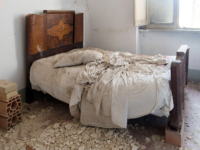 Silvia Camporesi - Atlas Italiae 02
Interno / Interior
Borgo Taccone
(Basilicata), Silvia Camporesi, 2015
Dimensioni variabili
Edizione 5+1