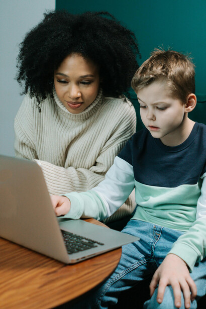 Da empregada doméstica à intelectual negra Lélia Gonzalez: uma jornada de descoberta cultural e identitária. Como a figura de Mary se conecta com as reflexões de Lélia sobre a cultura brasileira?