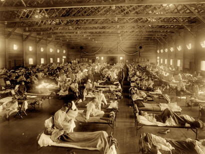 Militär-Notfallkrankenhaus während der Spanischen Grippe in Kansas, 1918 oder 1919