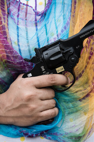 Kanpur. Il revolver leggero fabbricato specialmente per le donne da The Field Gym Factory, foto Ivan Sarfatti