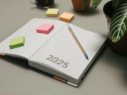 Agenda de 2025. Já coloquei nas minhas listas que deveria fazer atividade física de 3 a 4 vezes por dia, já cumpri. Já prometi tomar mais água e consegui. Pedi mais tempo com meus filhos e já vivo isso 