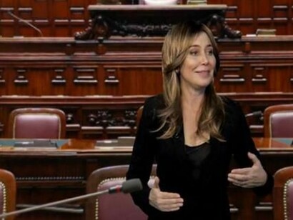 Sabina Guzzanti imita Maria Elena Boschi