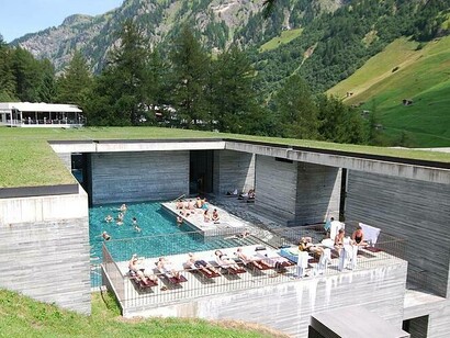 Scorcio della piscina esterna delle Terme 7132, Vals, Svizzera