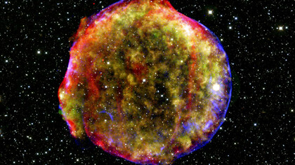 Remanentes de la supernova SN 1572 o Nova Tycho en la constelación Casiopea