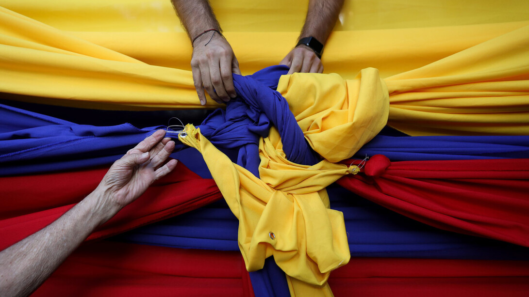 ¿Cómo puede alguien negociar de tú a tú con alguien a quien no reconoce o quien no es reconocido por el otro? 