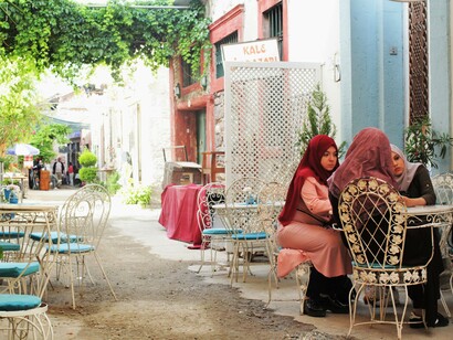 Ayvalik, Turquía. Mujeres tomando chai. Foto: Sabrina Guitart