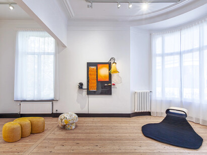 Various artists, Textile unravelled, exhibition view. Courtesy of Galerie Christophe Gaillard 