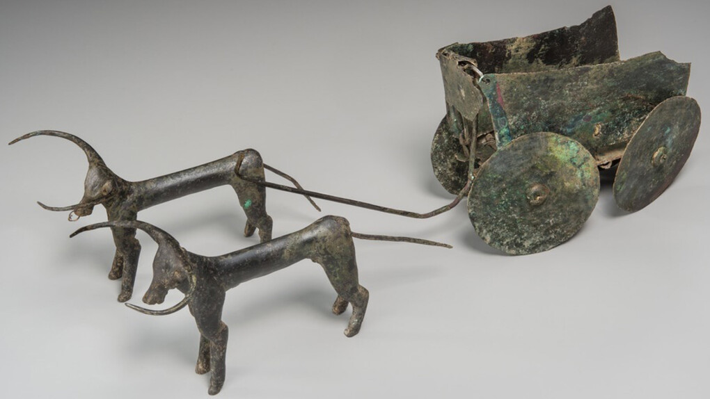 Anatolian
Wagon with Oxen
ca. 2000–1500 BC
Bronze
H. 6 5/16 in. (16.0 cm), L. 19 5/16 in. (49.0 cm), W. 4 3/4 in. (12.1 cm)
Sidney and Lois Eskenazi Museum of Art, Burton Y. Berry Collection