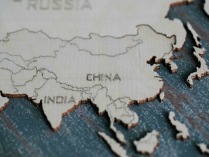 Potenze mondiali. Verso un mondo con nuove regole: Le sfide del cambiamento sistemico nel XXI secolo