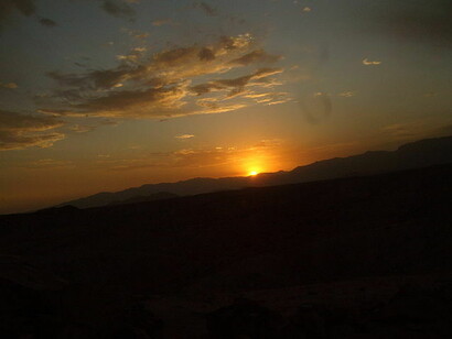 Amanecer detrás del monte