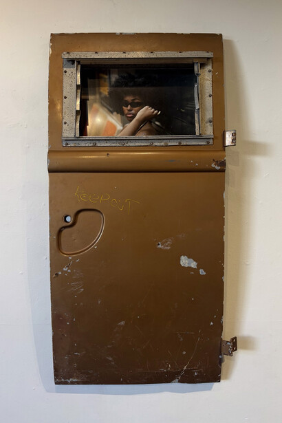 Katherine Flynn, Bronze door, subway portrait, 2026. Courtesy of bG Gallery