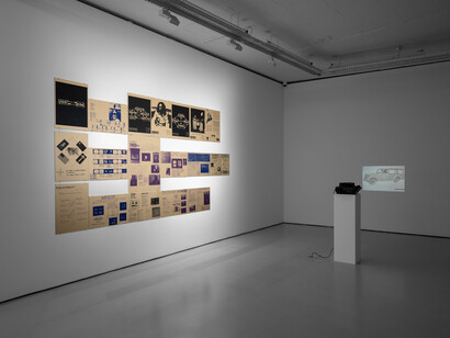 Antoni Muntadas, Outros lugares / Everywhere, vista da exposição. Cortesia de Cristina Guerra Arte Contemporânea