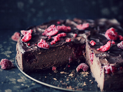 Chocolate Cheesecake with raspberry mousse© Kwestia smaku 