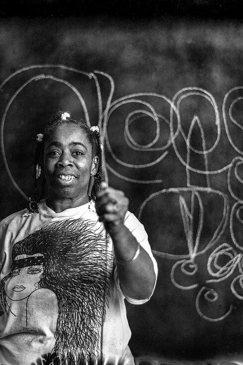 Jeannie O'Connor, Creative growth artist Shareen with chalkboard drawing, 2016. Courtesy of Transmission Gallery