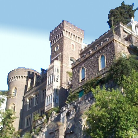 Castello Aselmeyer, è caratterizzato dal contrasto tra la chiara pietra di tufo della collina e la grigia pietra vesuviana di cui l'edificio è rivestito. Nel 1904 Young vendette questo castello al banchiere Carlo Aselmeyer dal quale deriva l'attuale nome. Napoli, Italia