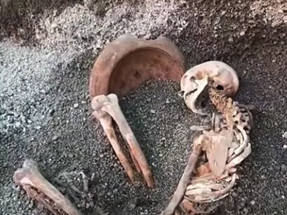 La historia de las excavaciones arqueológicas en Pompeya inicia en 1748 bajo el reinado de Carlos de Nápoles para prolongarse hasta nuestros días
