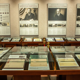 Presidents of the first Republic of Lithuania and the President’s institution, exhibition view. Courtesy of M. K. Čiurlionis National Museum of Art 