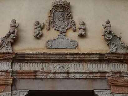 Chiesa di San Luca, part. della porta centrale. Foto di Gino Fabio