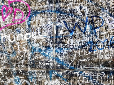 I sistemi di moderazione delle piattaforme si dimostrano ancora incapaci di gestire in modo coerente la quantità e la complessità dei contenuti pubblicati