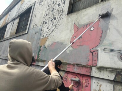 Lo street artist Blu ha deciso di far scomparire tutti i suoi lavori disseminati per Bologna