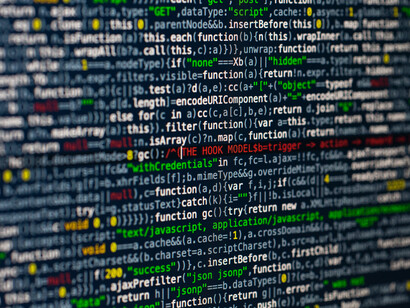 Con l’arrivo dei computer è successo che individui unanimemente ritenuti se non cretini o imbecilli si siano rivelati o, più spesso si siano sentiti, veri e propri geni