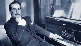 Il compositore Giacomo Puccini al pianoforte, 1900