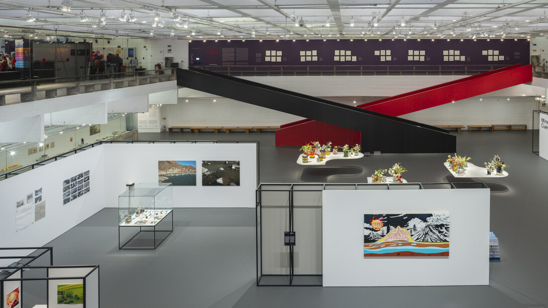 Minerva Cuevas, Ecologia social, vista da exposição. Cortesia do MASP