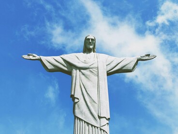 Atualmente, a Casa França-Brasil é parte essencial do circuito cultural do Rio. Localizada próxima à Praça XV e ao Paço Imperial, ela integra um conjunto de edifícios históricos que contam a história da cidade.
O espaço recebe exposições de arte contemporânea, mostras históricas e eventos educativos, atraindo tanto turistas quanto moradores