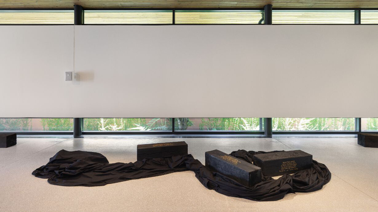Grada Kilomba, O fundo do mundo, vista da exposição. Cortesia da Fundação Albuquerque