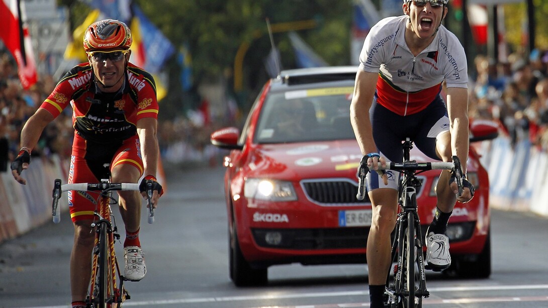 Rui Costa cruza la línea de meta en el mundial de Florencia de 2013