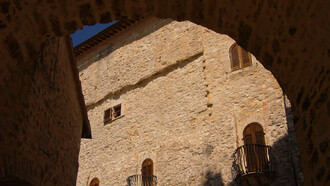 Belle case di pietra nel cuore del borgo di Monteleone