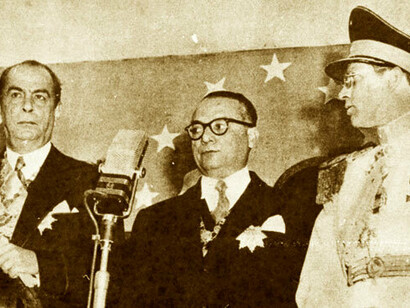 Una foto de 1948: el presidente Gallegos, Rómulo Betancourt y Delgado Chalbaud, ministro de Defensa y quien lideraría el golpe de ese mismo año
